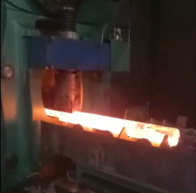 X-Q42-500B型500噸熱剪棒料剪切機